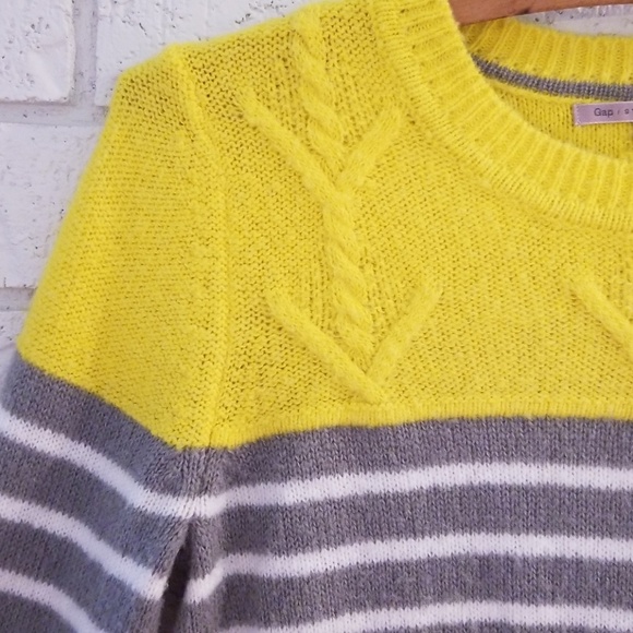 GAP sweater - Picture 2 of 4
